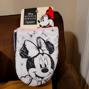 Minnie oven mitts Mickey flip flops Minnie studs star wars mug and bottle